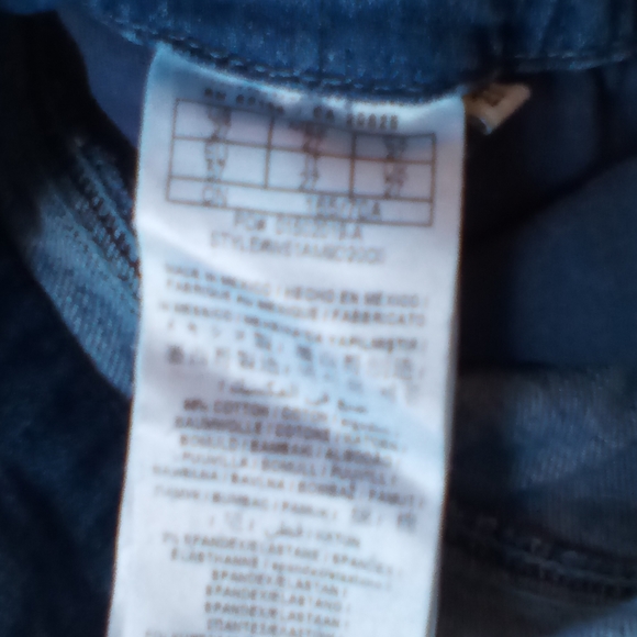 Unique Guess Jean skirt - Picture 7 of 7